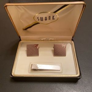 VINTAGE SWANK SILVER CUFF LINKS & TIE BAR SET.